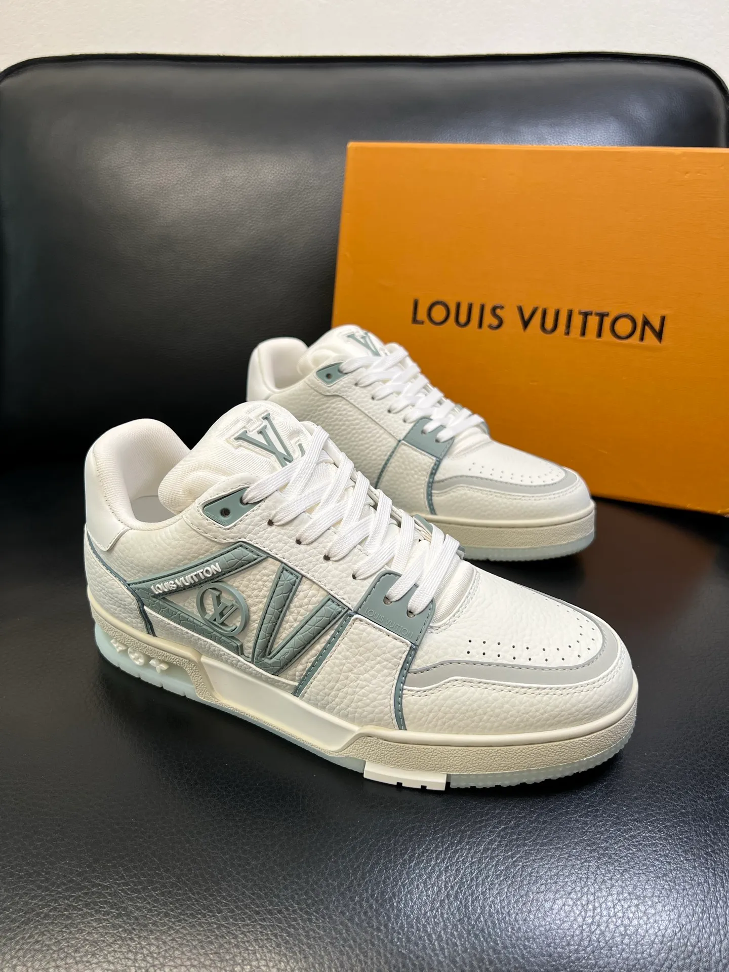 Men's shoes 💰900 Lv top purchasing agent Louis Vuitton, sports sneakers counter synchronization, uppers imported from Italy, high-quality splicing colorful complex crafts, imported mesh pads are soft and comfortable, soles: original soles specially provided by the original factory, T men's shoes 💰U exclusive movable molded soles super comfortable, original factory and single goods, high quality, welcome to compare, code number 39-44 (customized 38 45)